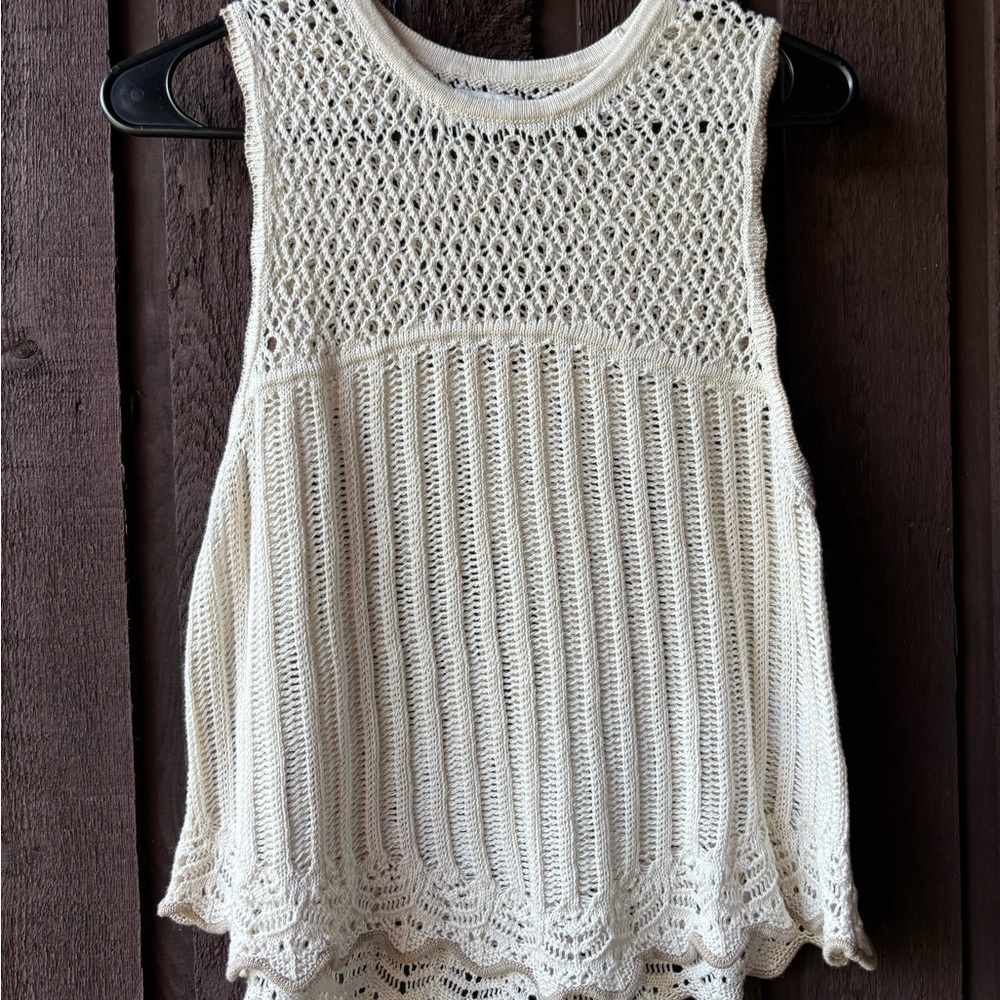 American Eagle cream Crochet Sleeveless Top